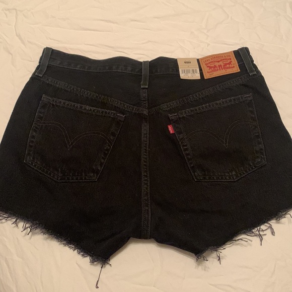 Levi’s 501 Black Shorts - Picture 2 of 3